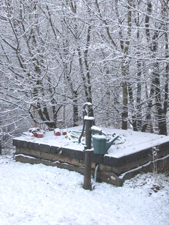 Huddlestone Cottage and The Hayloft gardens in the snow 2011