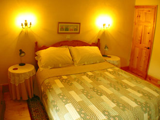 Huddlestone Cottage master bedroom with king size bed
